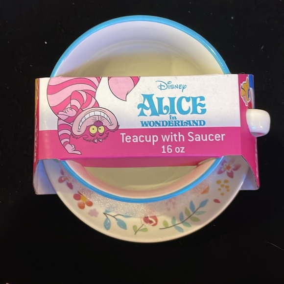 Alice in Wonderland Teacup with Saucer 16oz - Picture 2 of 7